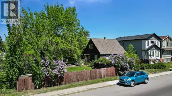 Calgary, AB T3B1N6,7616 34 Avenue NW