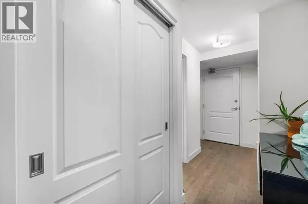 Calgary, AB T2R0Y9,810, 303 13 Avenue SW