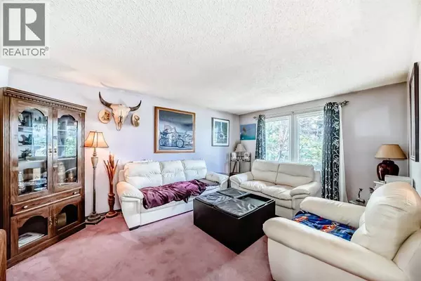 Calgary, AB T3J1R5,52 Castlebrook Rise NE