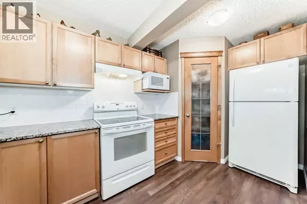 Calgary, AB T3H5C8,66 Cougar ridge Circle SW