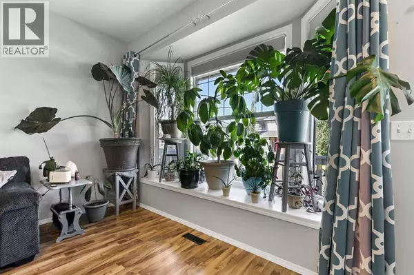 Airdrie, AB T4B0A3,403, 703 Luxstone Square SW