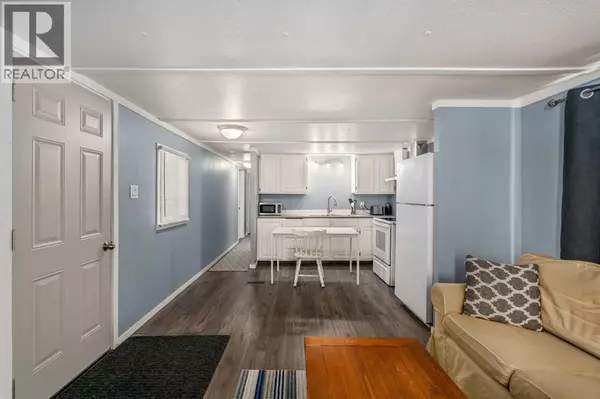 Calgary, AB T2B1M7,23, 2106 50 Street SE