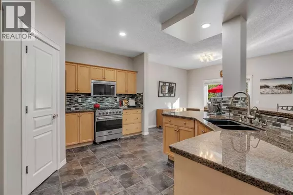 Calgary, AB T3G5P4,10 Arbour Vista Close NW