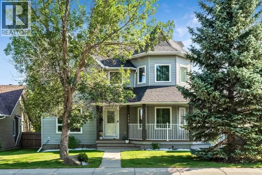 135 Westridge Close, Okotoks, AB T1S1N4