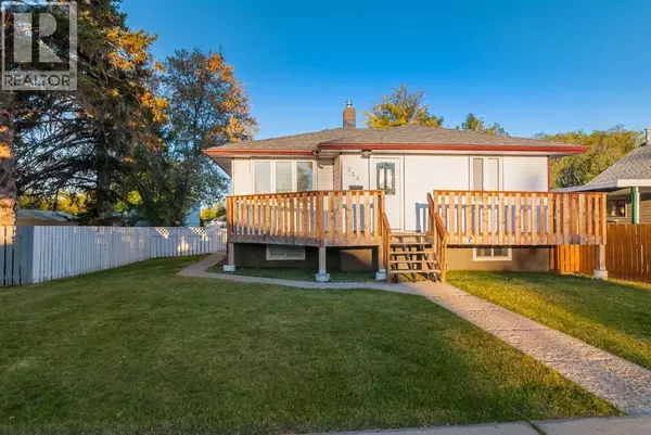 226 4 Street SE, Redcliff, AB T0J2P0