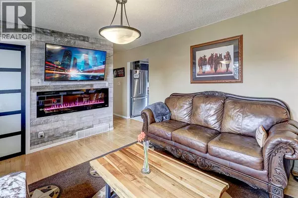 Calgary, AB T2A1G7,1509 38 Street SE