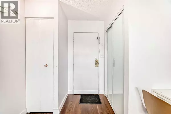 Calgary, AB T2G4Z8,504, 111 14 Avenue SE