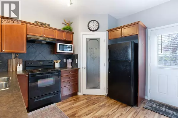 Airdrie, AB T4B0A3,404, 703 Luxstone Square SW