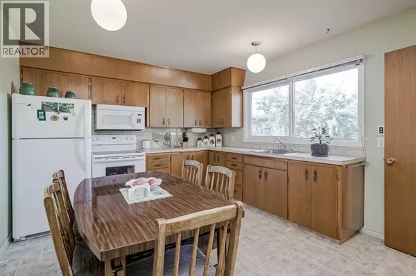 Calgary, AB T2B0Z4,1819 38 Street SE