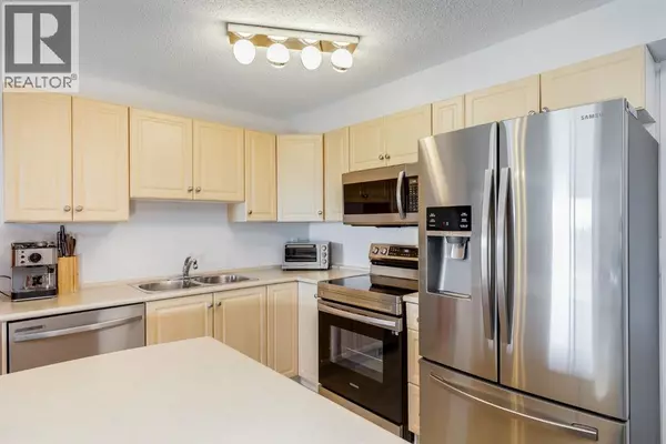 Airdrie, AB T4B3H7,7308, 304 Mackenzie Way SW