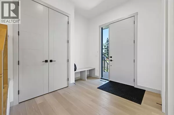 Calgary, AB T3B2R4,4627 84 Street NW