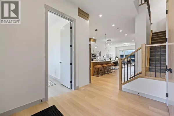 Calgary, AB T3B2R4,4627 84 Street NW