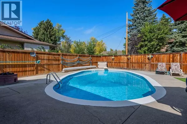 Calgary, AB T2J3T5,206 Lake Fraser Place SE