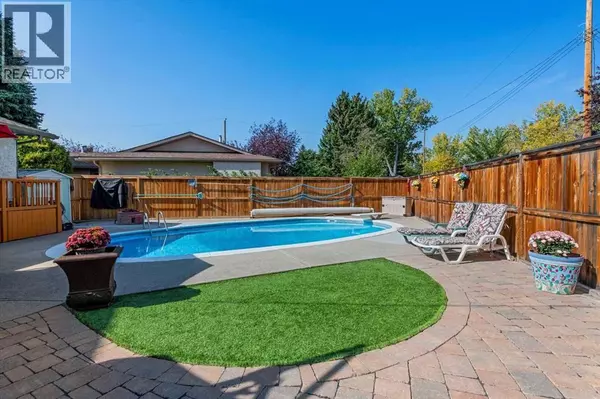Calgary, AB T2J3T5,206 Lake Fraser Place SE
