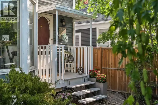 Calgary, AB T2M0V9,1112 18 Avenue NW
