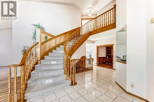 Calgary, AB T3K3M4,17 Santana Manor NW