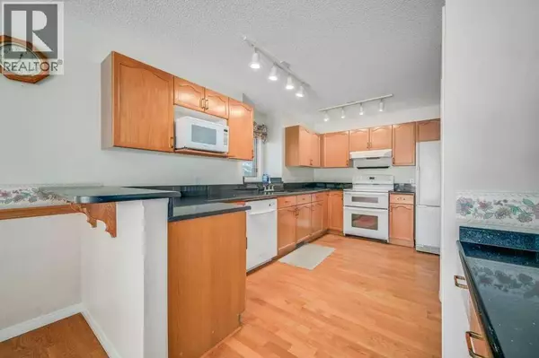 Calgary, AB T3H2Y5,54, 5790 Patina Drive SW