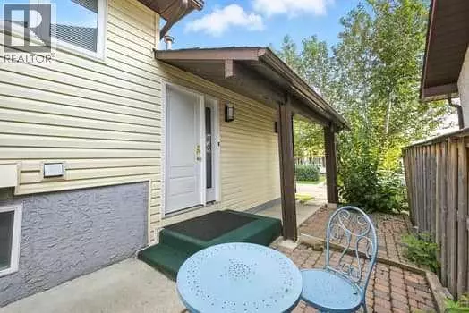 Calgary, AB T3J1K3,6336 Falton Road NE