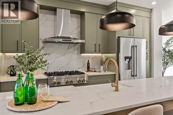 2015 34 Street SW, Calgary, AB T3E2V9