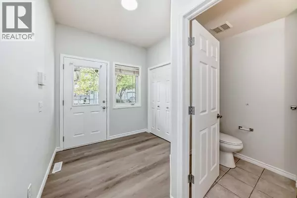 Calgary, AB T3H4T8,92 simcoe Place SW