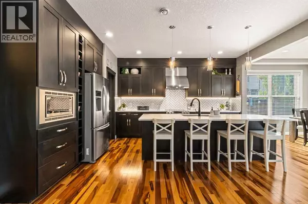 28 Cranarch Manor SE, Calgary, AB T3M1L8