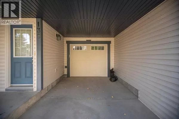 Calgary, AB T2Z1B7,136 New Brighton Point SE