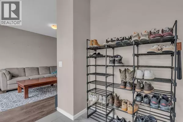 Calgary, AB T2Z5E4,93 Copperstone Common SE