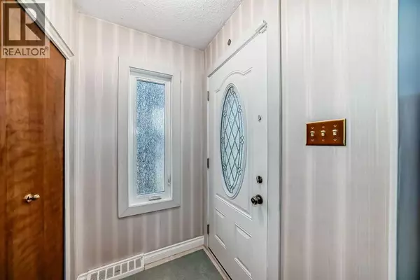 Calgary, AB T3E5A5,44 Gordon Drive SW
