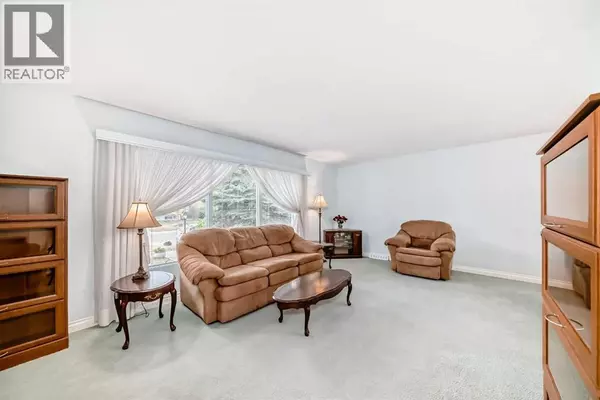 Calgary, AB T3E5A5,44 Gordon Drive SW