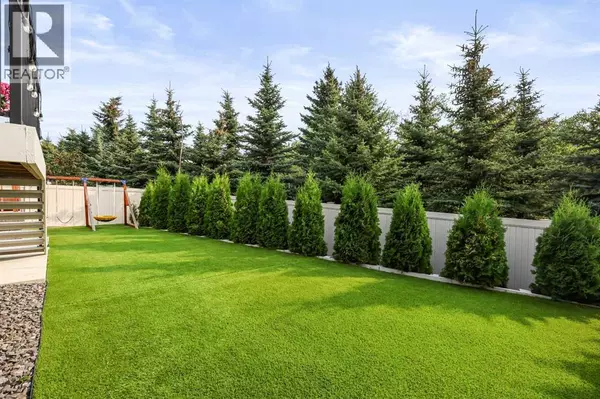 Calgary, AB T3H1Y7,186 West Grove Point SW