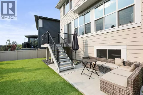 Calgary, AB T3H1Y7,186 West Grove Point SW