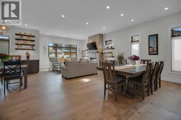 Calgary, AB T2J3X2,220 Parkwood Place SE