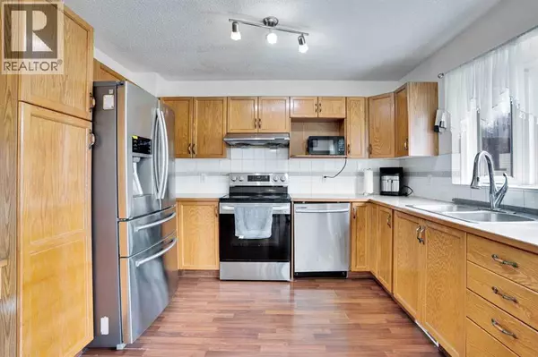 Calgary, AB T3J3R6,137 Martin Crossing Manor NE