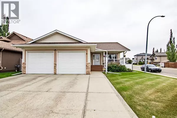8 Oswald Close, Red Deer, AB T4R5E2