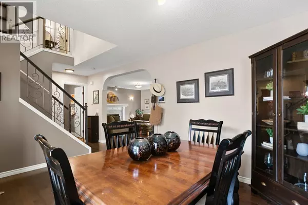 Calgary, AB T3L2G1,20 Tuscarora Place NW