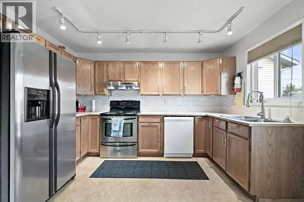 24 Laguna Close NE, Calgary, AB T1Y6V1