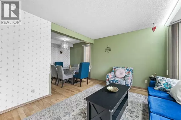 Calgary, AB T1Y6V1,24 Laguna Close NE