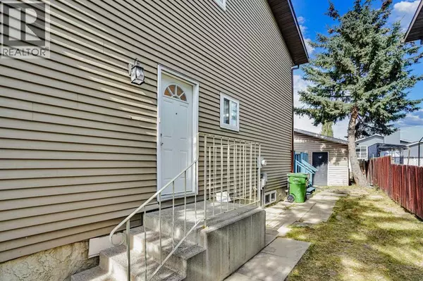Calgary, AB T1Y6A8,48 WHITWORTH Way NE