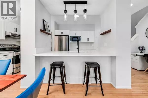 Calgary, AB T3H4Z4,1 Cougarstone Villas SW
