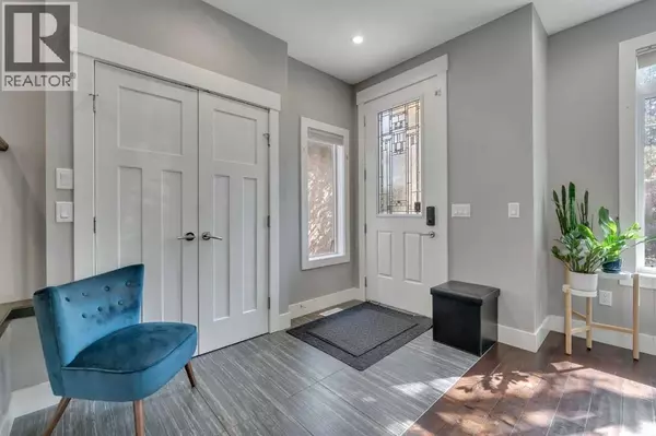 Calgary, AB T2M1J3,220 21 Avenue NW