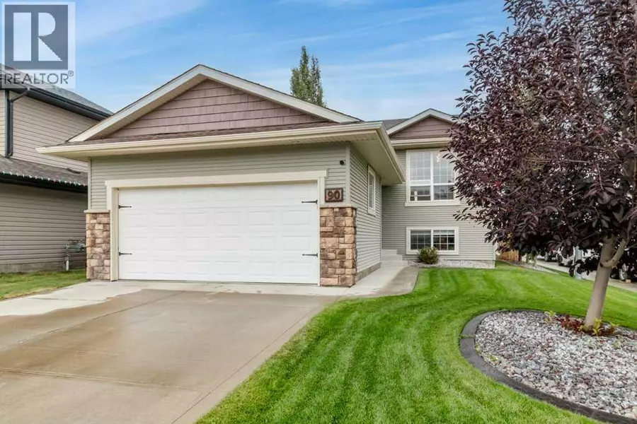 90 Larsen Crescent, Red Deer, AB T4R0J1