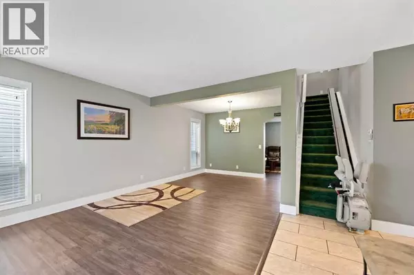 Calgary, AB T3J3S4,86 Coral Springs Close NE