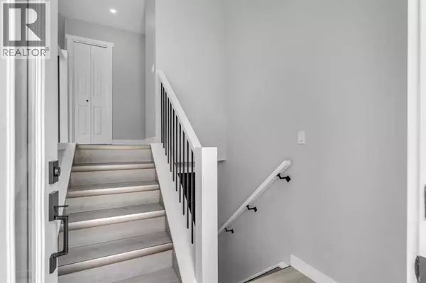 Calgary, AB T1Y2X2,992 Rundlecairn Way NE