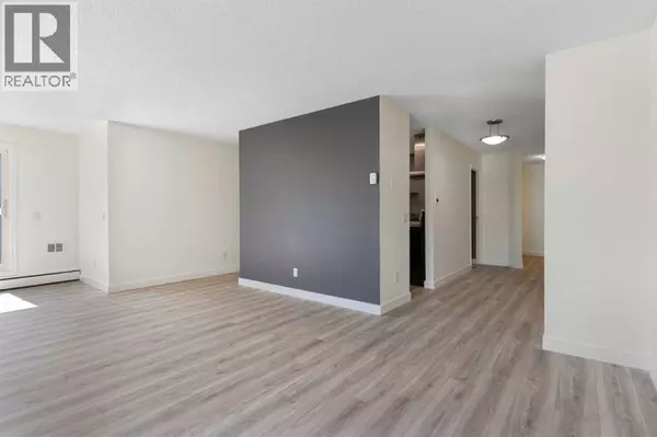 Calgary, AB T3E6T7,3315, 80 Glamis Drive SW