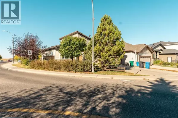 Lethbridge, AB T1J0T3,609 Sunridge Crescent W