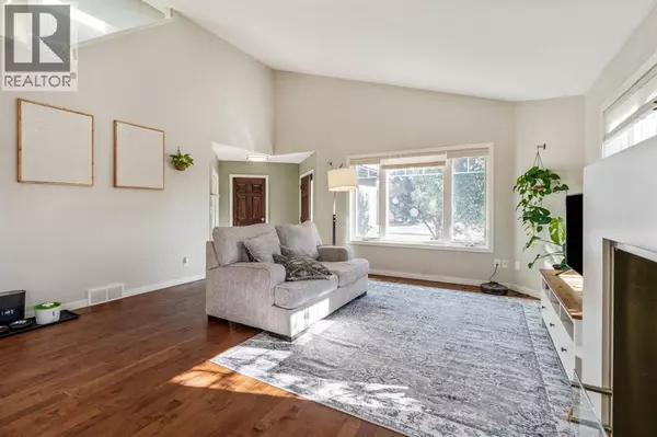 Lethbridge, AB T1J0T3,609 Sunridge Crescent W