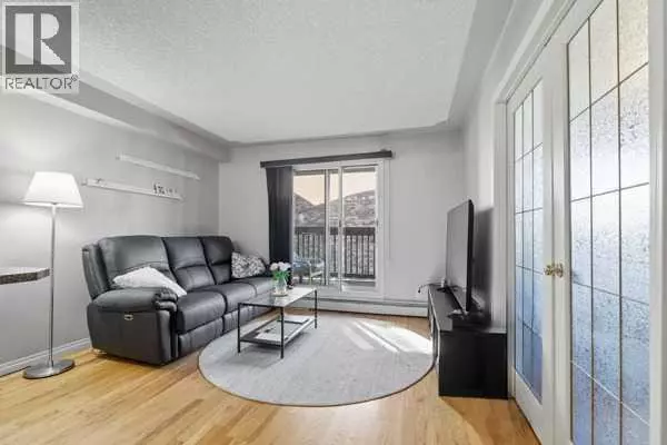 Calgary, AB T2S0J9,206, 104 24 Avenue SW