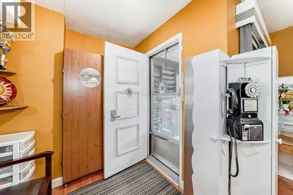 Calgary, AB T3B3X2,106, 6223 31 Avenue NW