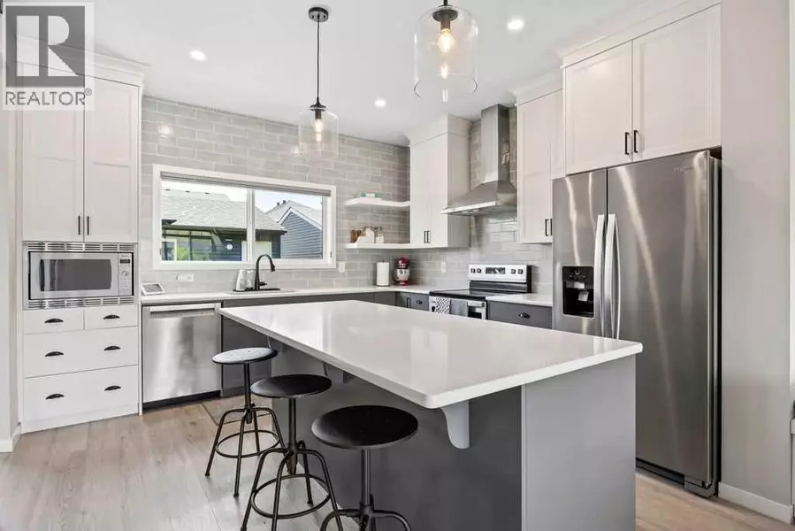 42 Wolf Creek Manor SE, Calgary, AB T2X3Z8