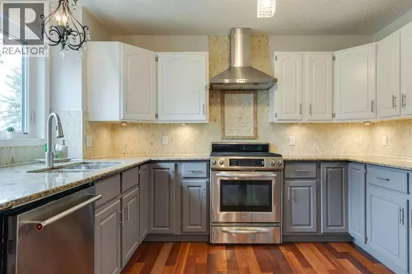 Calgary, AB T3H2T9,2208 Sirocco Drive SW